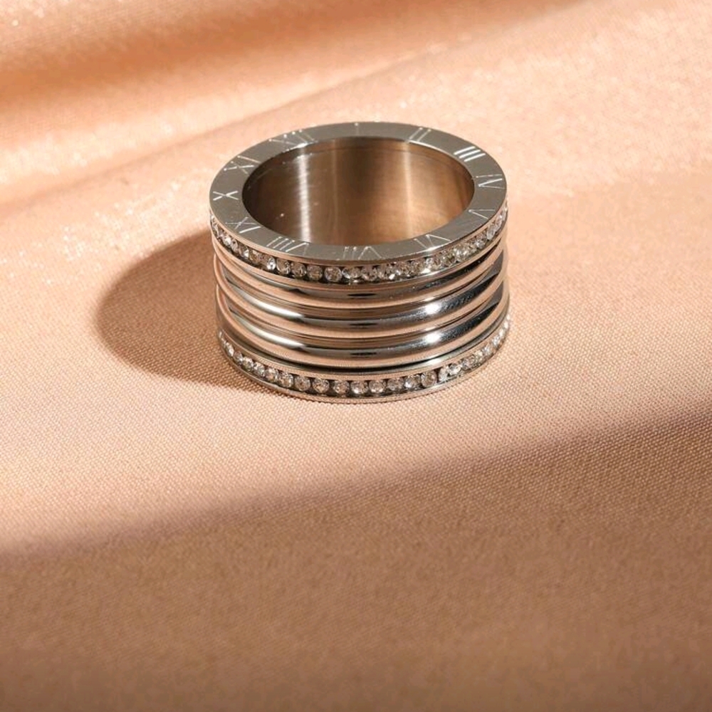 Chic Silver Roman Numeral Ring